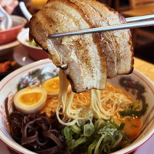 토치로 불향 입힌 차슈